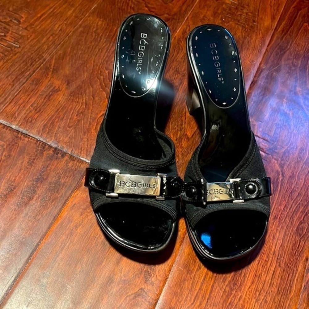 BCBG wedges stretch sandals black non slip partial bottom size 9